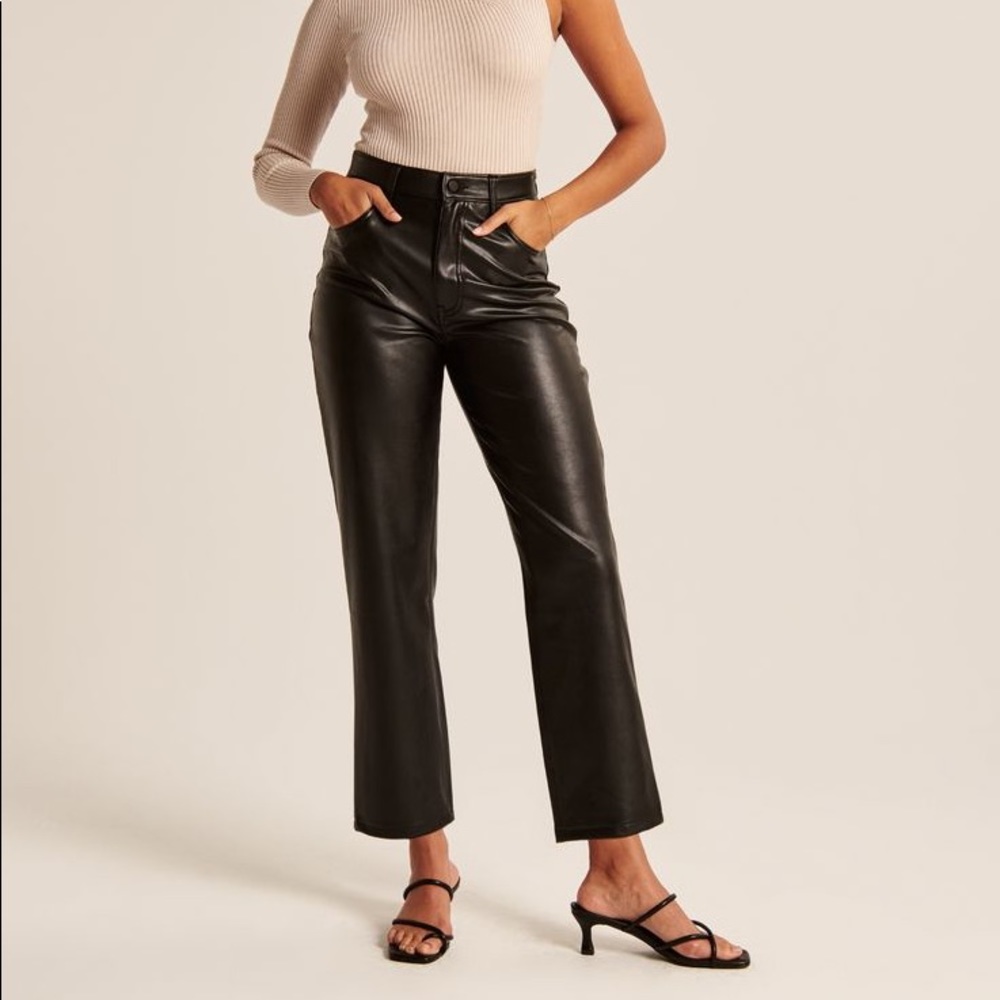 Abercrombie & Fitch “Ankle Straight Ultra High Rise” 4/27